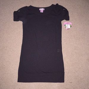 Black shift dress Girls size 14. Cute detail arm